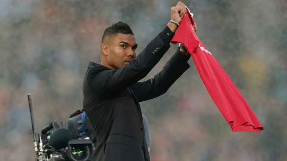 Casemiro: Tuvo eufórica presentación ante la afición del Manchester United