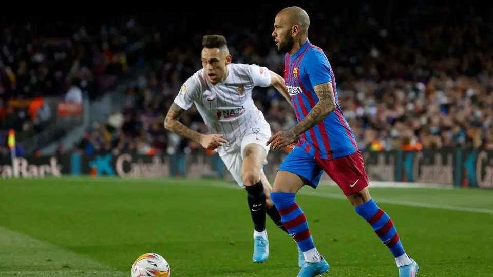 Dani Alves ya viaja rumbo a México: "Vamos Pumas, vamos"