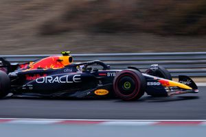 Checo Pérez: Sufrió ataque de estornudos en práctica del GP de Hungría