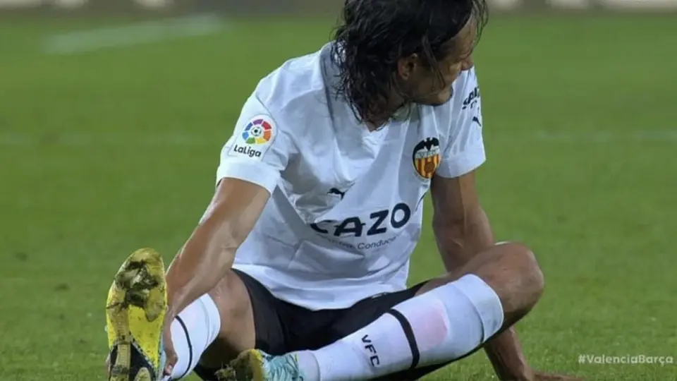 Qatar 2022: Cavani se lesionó con el Valencia y podría no ir a la Copa del Mundo
