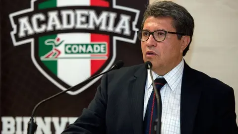 Qatar 2022: Ricardo Monreal invitó a aficionados a cambiar estampas de álbum Panini