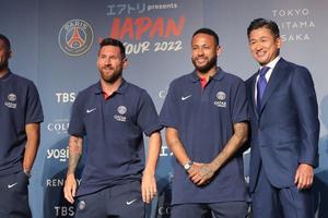 Messi, Neymar y Mbappé se reunieron con el futbolista más longevo del mundo en Japón