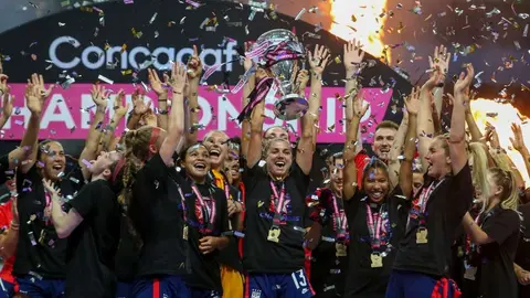 Campeonato Concacaf W: Alex Morgan bebió margaritas en el trofeo del Campeonato