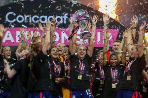 Campeonato Concacaf W: Alex Morgan bebió margaritas en el trofeo del Campeonato
