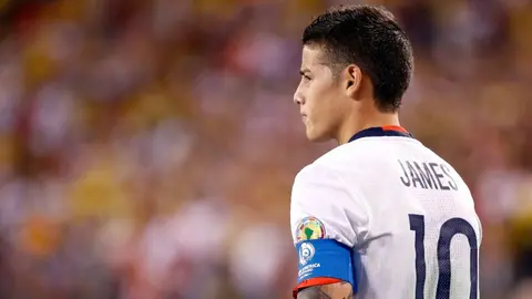 James Rodríguez se ofrece al Valencia: 'Si quieren a alguien que ponga pases a Cavani, aquí estoy'