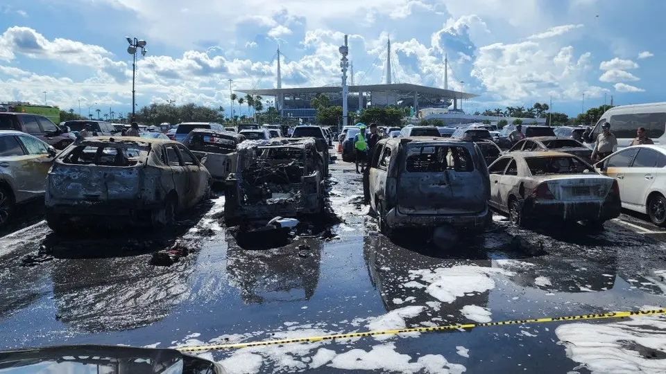 NFL: Autos se incendiaron en el Hard Rock Stadium por una parrilla encendida