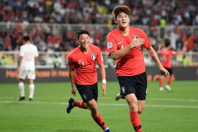 Video: Nuevo compañero coreano del Chucky Lozano, cantó y bailó el Gangnam Style