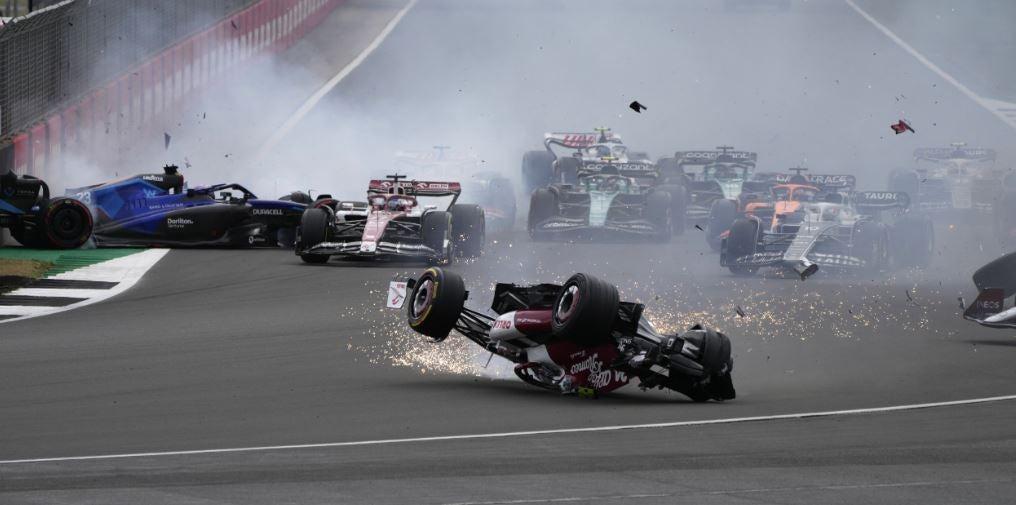 F1: Revive las impactantes imágenes que dejó el accidentado inicio del GP de Gran Bretaña