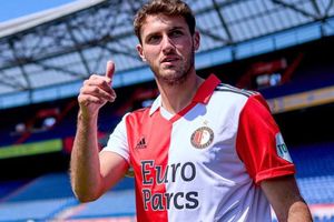 Santi Giménez: ¿Con el ojo morado por defender a Messi de Canelo?