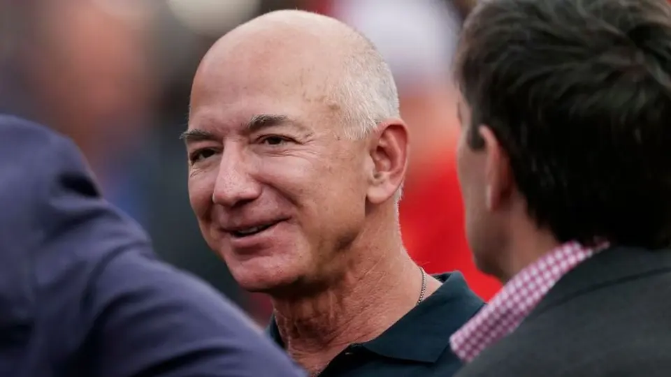 Jay-Z y Jeff Bezos, interesados en comprar a los Washington Commanders
