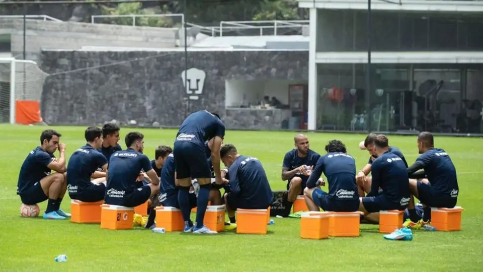 Dani Alves: Diogo y Meritao salieron en defensa del brasileño y pidieron paciencia a la afición