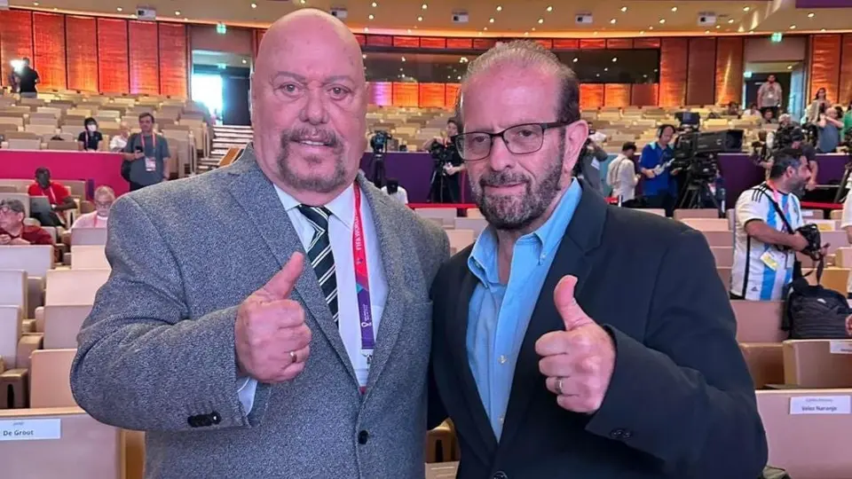Enrique Bermúdez y Fernando Schwartz reciben premio en Qatar 2022