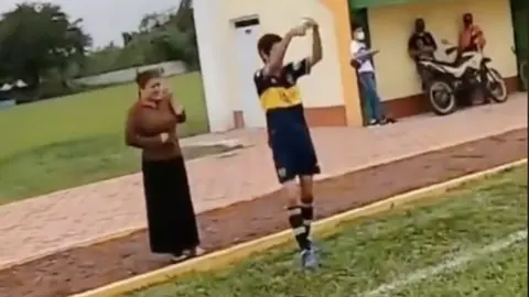 Jugador recibió la noticia de la muerte de su abuela mientras estaba en partido