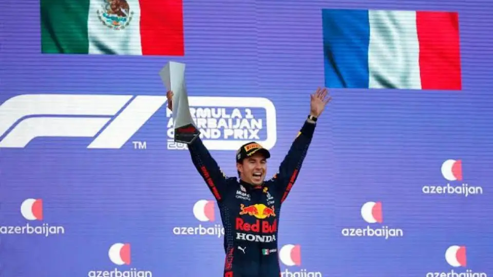 Checo Pérez: Fue ovacionado en palenque durante concierto de Carlos Rivera