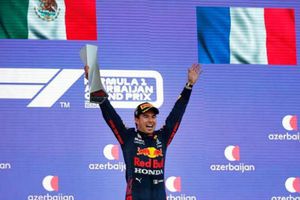Checo Pérez: Fue ovacionado en palenque durante concierto de Carlos Rivera