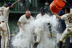 Luis Urías: Cuadrangular y elevado de la victoria para el mexicano ante Twins
