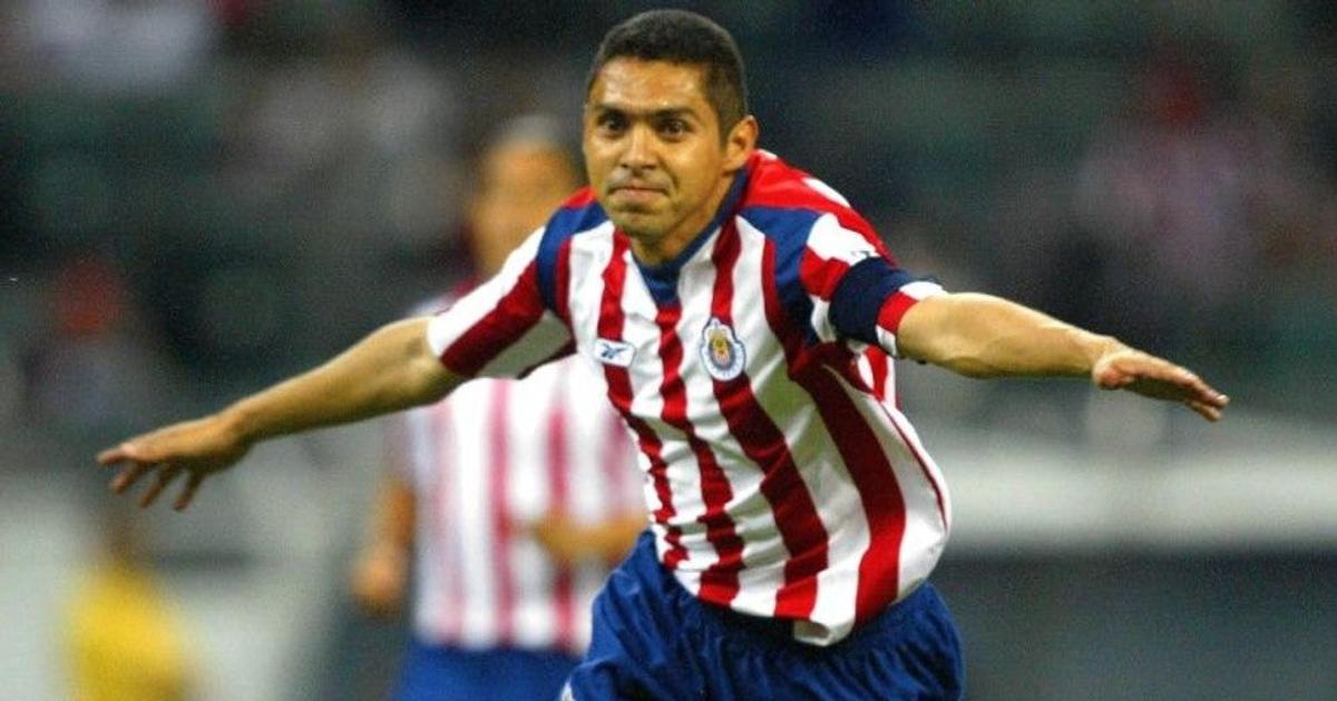 Chivas: Ramón Morales fue regañado por dar autógrafos en el Estadio ...