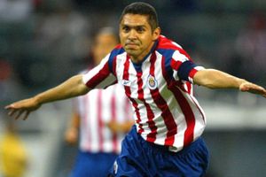 Chivas: Ramón Morales fue regañado por dar autógrafos en el Estadio Akron