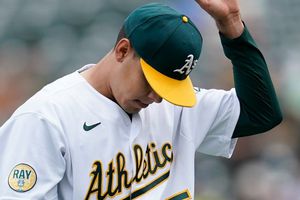 Adrián Martínez: Difícil salida del mexicano en derrota de Athletics ante White Sox