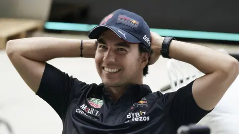 Checo Pérez: Fans le gritan "Viejo Sabroso" en Las Vegas y el piloto se tomó foto con ellos