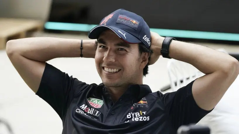 Checo Pérez: Fans le gritan "Viejo Sabroso" en Las Vegas y el piloto se tomó foto con ellos