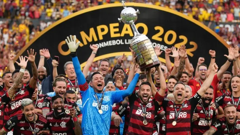Jair Bolsonaro, presidente de Brasil, convivió con el Flamengo en pleno día de votaciones