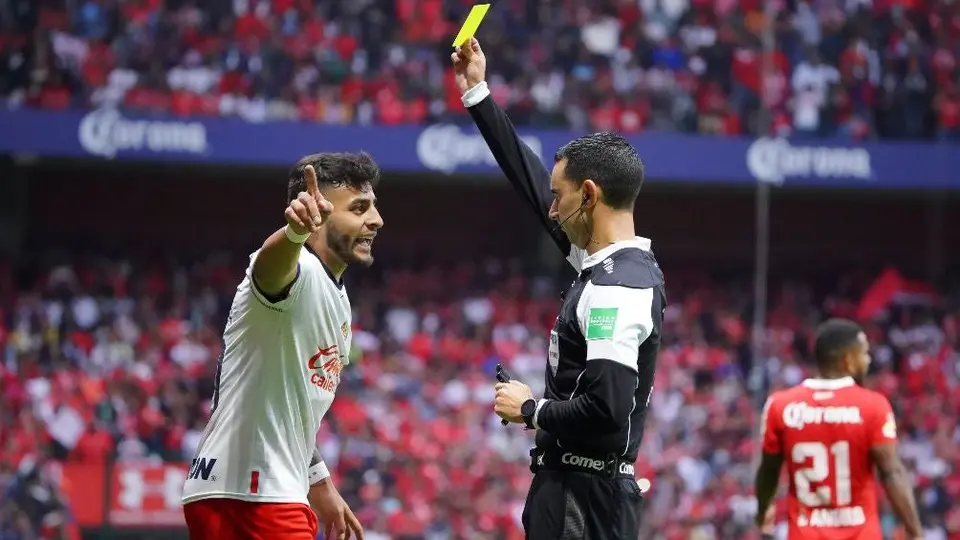 Árbitros del Toluca vs Chivas no tienen castigo y son programados para J13
