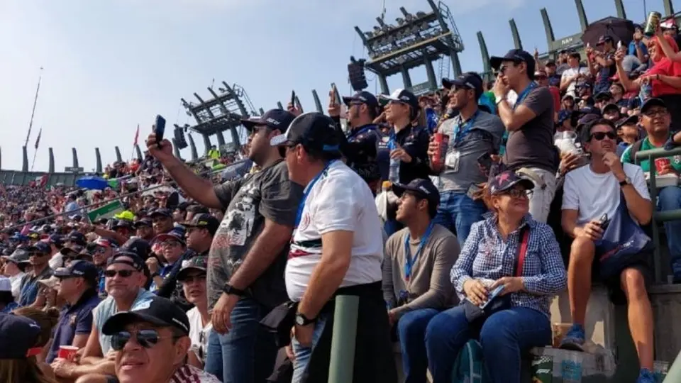 Checo Pérez tras pedir orden en el paddock: 'Solo es respetar el espacio de los pilotos'