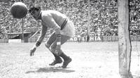 A 25 días del Mundial: La vez que 'Tota' Carbajal intentó usar guantes de portero, prestados del arquero inglés Ron Springet
