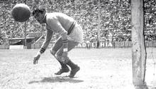 A 25 días del Mundial: La vez que 'Tota' Carbajal intentó usar guantes de portero, prestados del arquero inglés Ron Springet