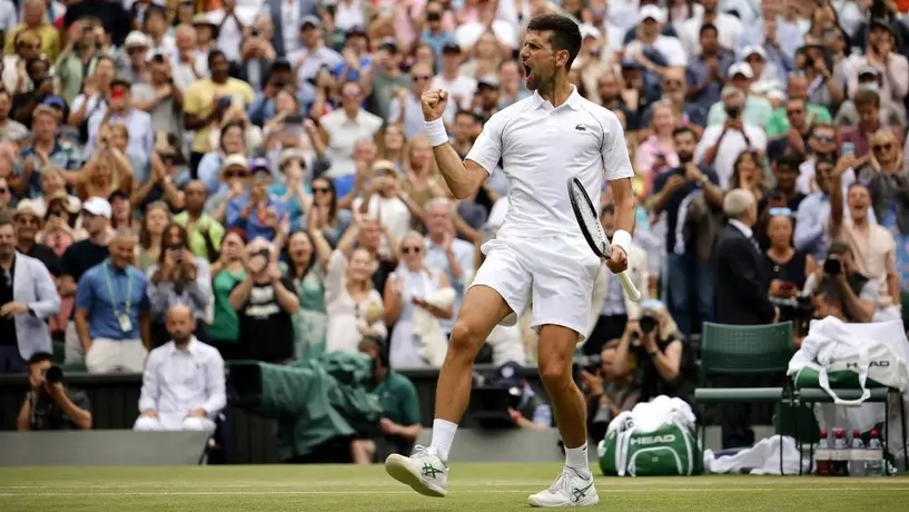 Wimbledon: Novak Djokovic logró una feroz remontada que lo lleva a semifinales