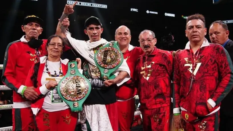 Rey Vargas derrotó a Mark Magsayo y se consagró como campeón mundial pluma del CMB