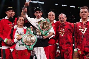 Rey Vargas derrotó a Mark Magsayo y se consagró como campeón mundial pluma del CMB
