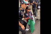 Checo Pérez: "Dios te bendiga", dijo niña al piloto en emotivo encuentro previo al GP de México