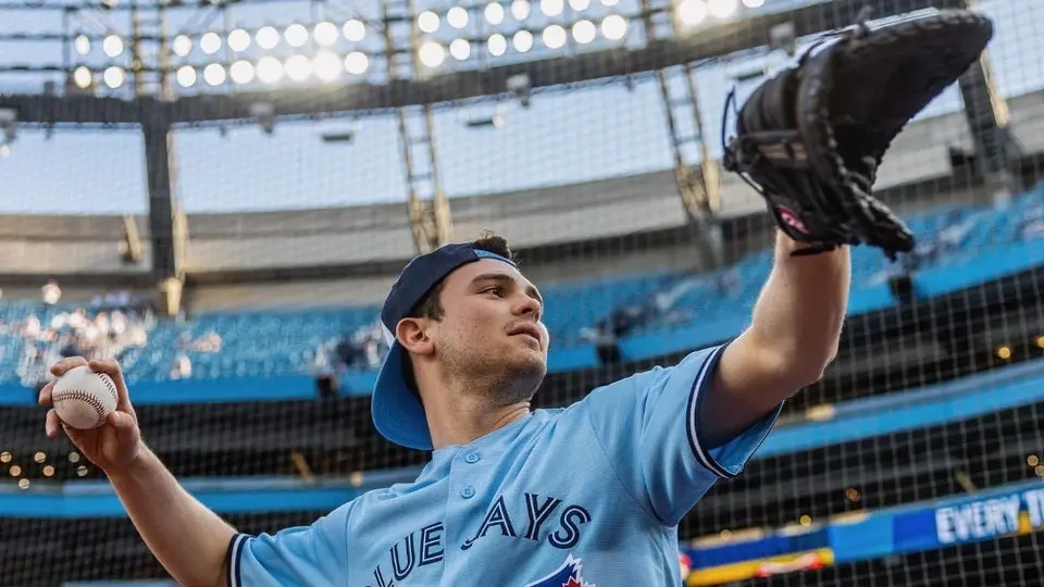 Video: Pato O’Ward realizó el primer lanzamiento en el Royals vs Blue Jays de la MLB