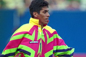 Jorge Campos fue homenajeado por L'Equipe: 'El portero de las camisetas fantásticas'