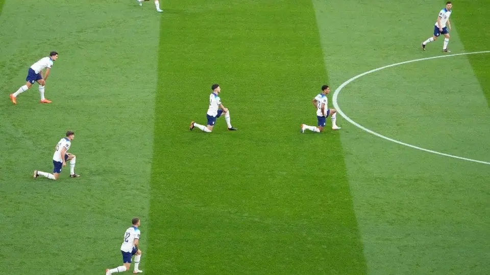 Qatar 2022: Jugadores de Inglaterra se arrodillaron como señal de protesta