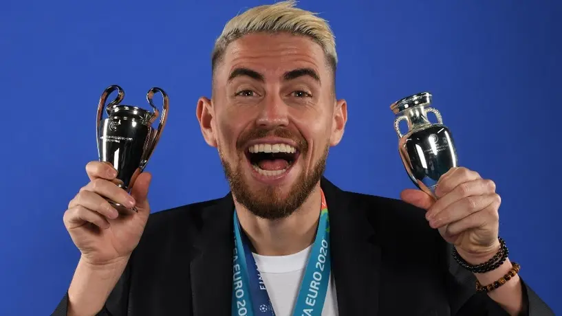 Jorginho se tatuó la Orejona y la Euro; le llueven burlas por los 'diseños horrendos'