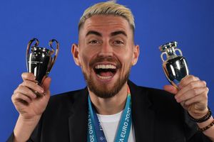 Jorginho se tatuó la Orejona y la Euro; le llueven burlas por los 'diseños horrendos'