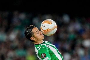 Mourinho tras buscar a Andrés Guardado: ‘¿Me puedes regalar tu camiseta?'