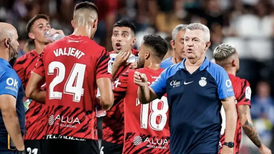 Javier Aguirre es suspendido dos partidos por insultos: "Esto es una p%$% vergüenza"
