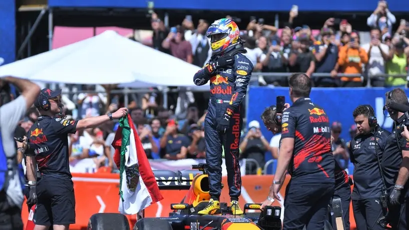 Checo Pérez: Aficionados del tapatío le cantaron 'El Viejo Sabroso'