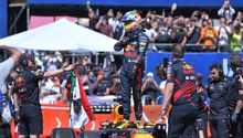 Checo Pérez: Aficionados del tapatío le cantaron 'El Viejo Sabroso'