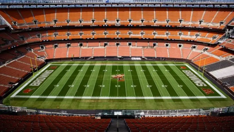 NFL: Browns estrenan a 'Brownie The Elf', su nuevo logo en el campo