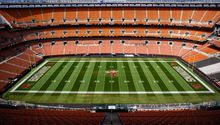 NFL: Browns estrenan a 'Brownie The Elf', su nuevo logo en el campo
