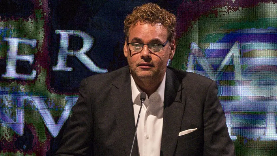 David Faitelson ironizó sobre la multipropiedad de Salinas Pliego y terminó trolleado
