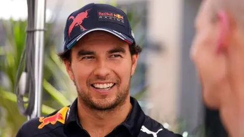 Checo Pérez quiere ‘acelerar’ pruebas en Red Bull para ver el debut de México en Qatar 2022