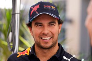 Checo Pérez quiere ‘acelerar’ pruebas en Red Bull para ver el debut de México en Qatar 2022