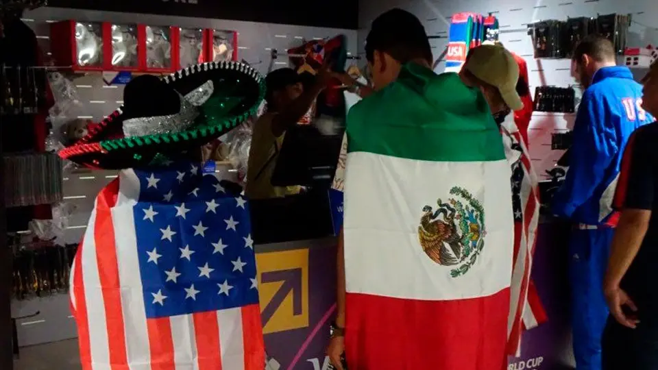 Mexicanos con 'corazón partido' apoyaron a Estados Unidos en empate ante Gales