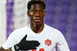Canadá vs Qatar: Jonathan David celebró gol cubriendo el logo de Nike como protesta